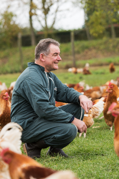 Philippe, producteur de chapons fermiers de Loué Label Rouge élevé en liberté