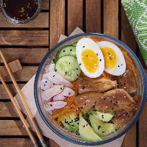 Poke bowl au poulet de Loué teriyaki