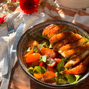 Salade estivale au poulet pané de Loué