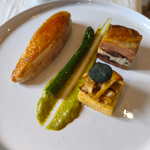 https://www.loue.fr/Pintade en Deux Expressions, Asperge & Château-Chalon